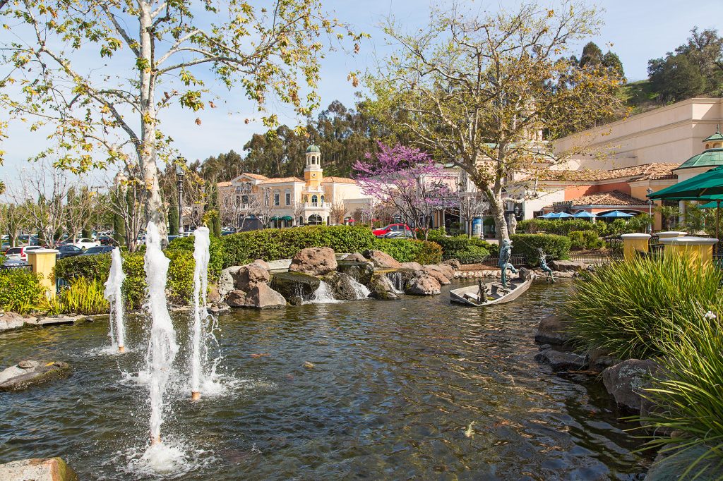 Calabasas Shopping Mall - Nicki & Karen Southern California Luxury Real Estate