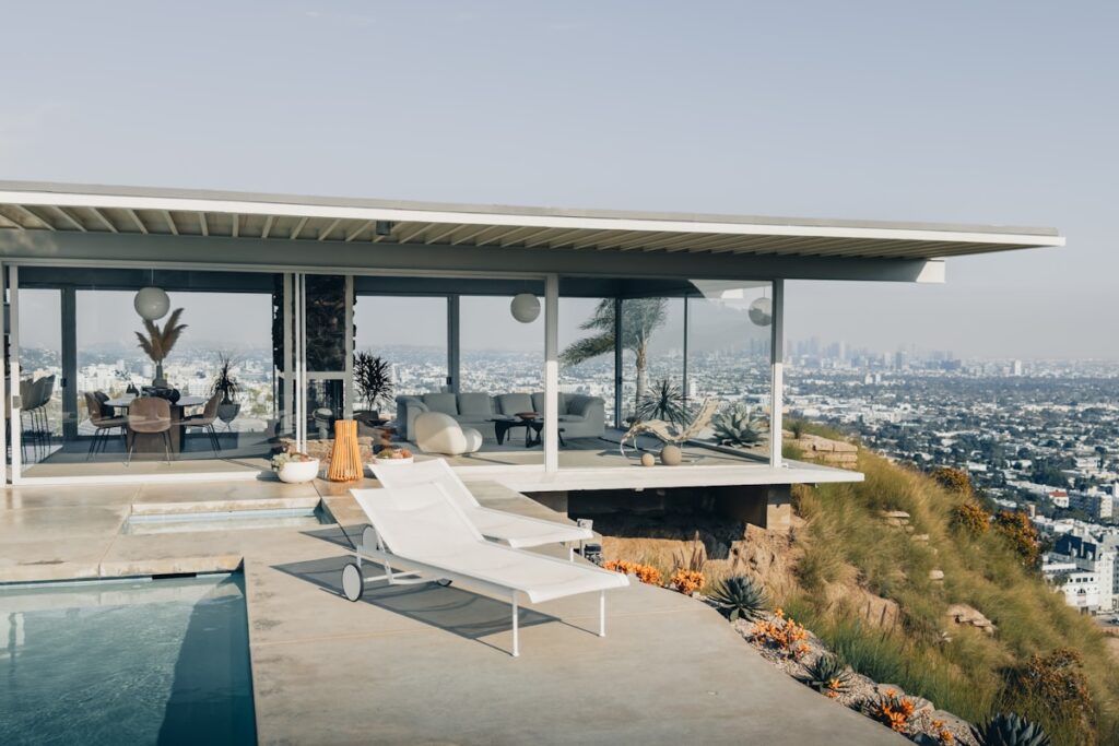 Modern Los Angeles home overlooking the city skyline