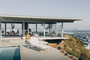 Modern Los Angeles home overlooking the city skyline
